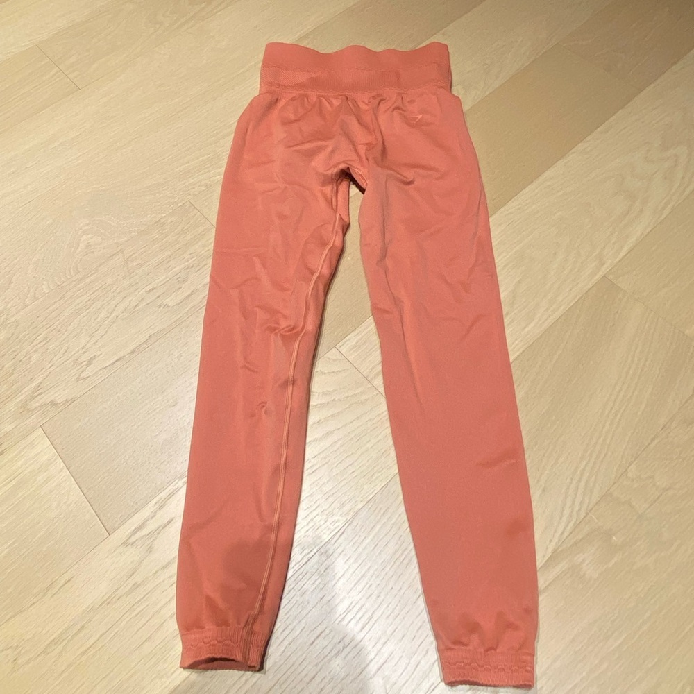 NWOT Gymshark Coral/orange Leggings